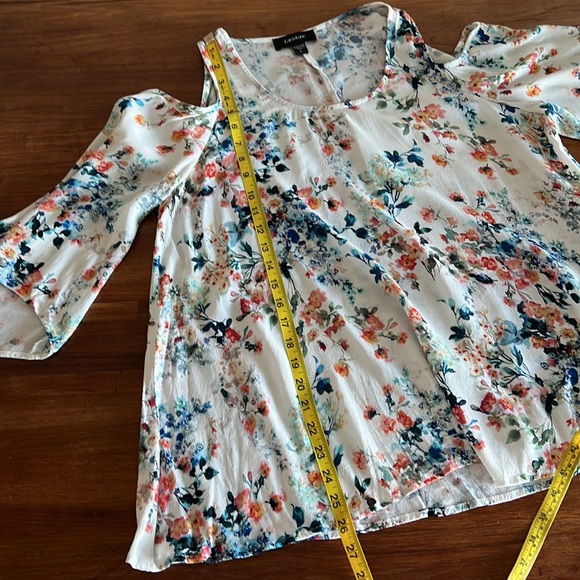 Karen Kane made in USA floral flowy cold shoulder blouse w/ 3/4 length sleeves L - Picture 9 of 9